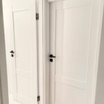 Usi cu toc reglabil si balamale ascunse